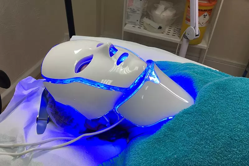 Светодиодная LED маска с функцией микротоков и накладкой для шеи